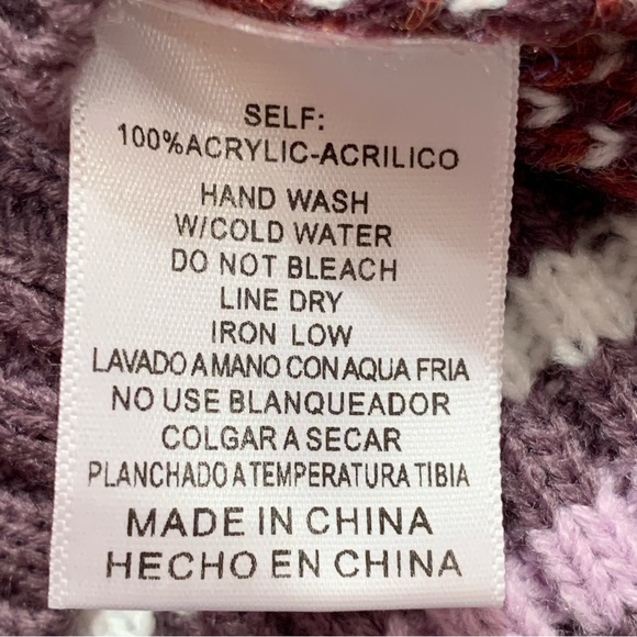 LISTICLE. Mauve/Red Sweater. V-Neck. Argyle pattern on front.Warm & Cozy… - Picture 5 of 9